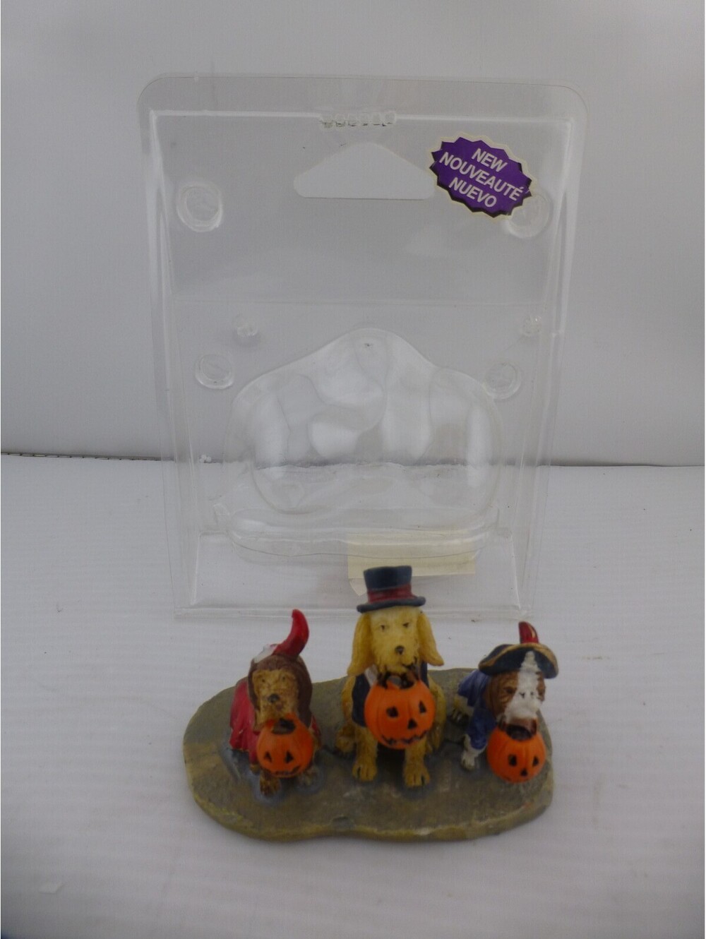 Michaels Trick Or Dog Treats Halloween Figurine 3 Dogs Costumes READ Q6